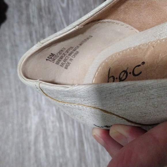 B.O.C. cream metallic flower petals loafers. Mint condition. Size 10 - Picture 9 of 12